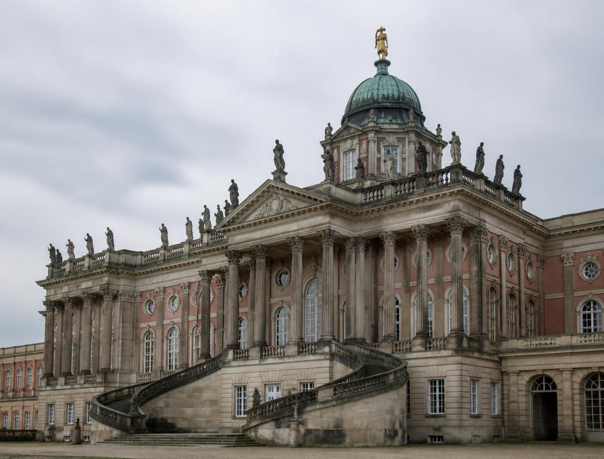 Historisches Schlossgebäude in Potsdam – Symbolbild für Trocknungsarbeiten im Bestandsgebäude